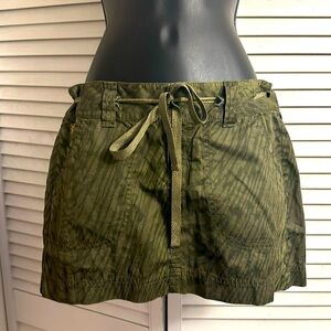 Super cute mini skirt.